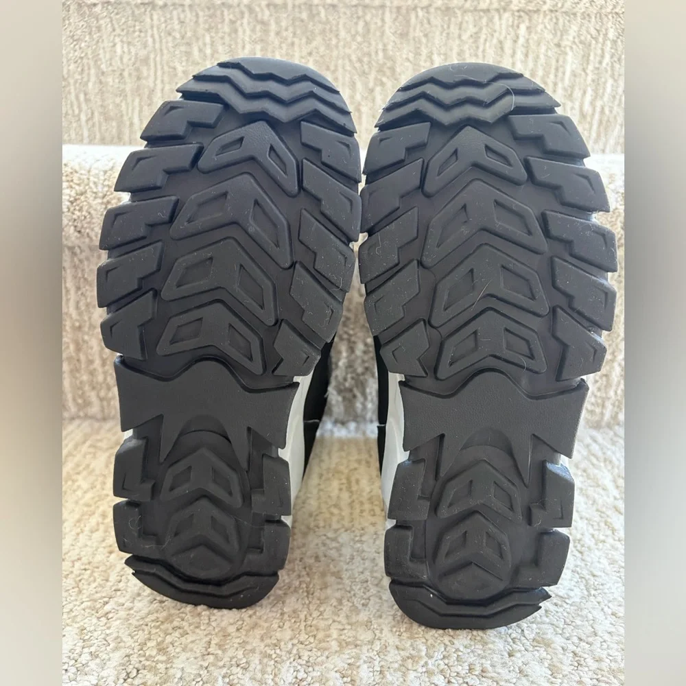 Hobibear boys kids winter snow boots. Size 2.